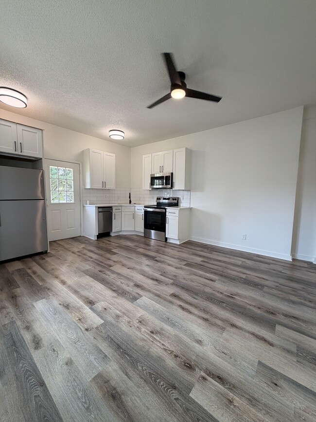 Building Photo - 401 E Scott Ave Unit 401-2