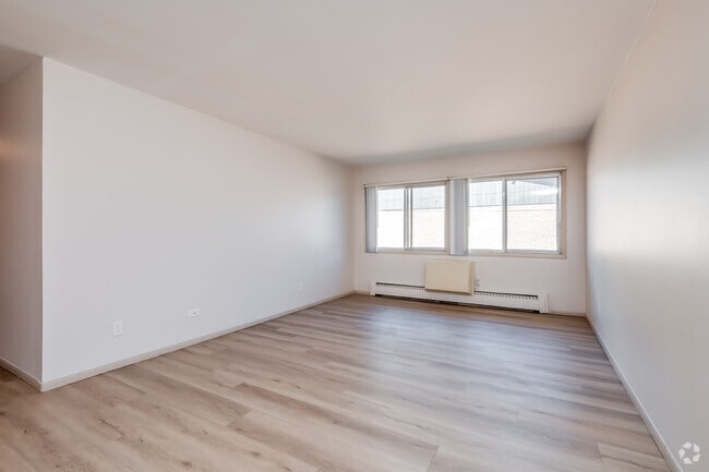 2BR, 1BA - 930SF - Living Room