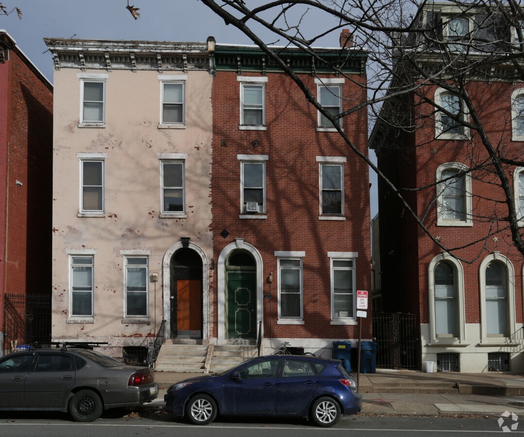 Photo - 2105 Spring Garden St Apartments