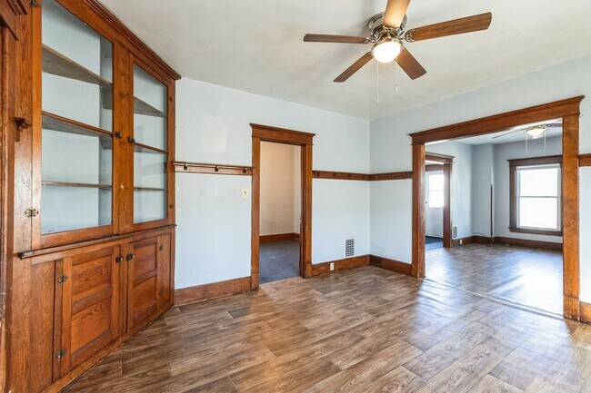 159 Royal Ave Unit upper