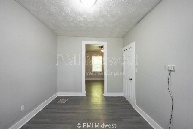 Photo - 445 W 29th St