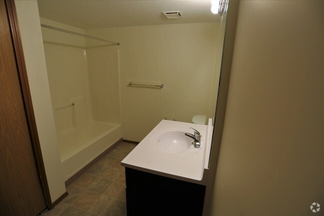 Cross Creek Apartments