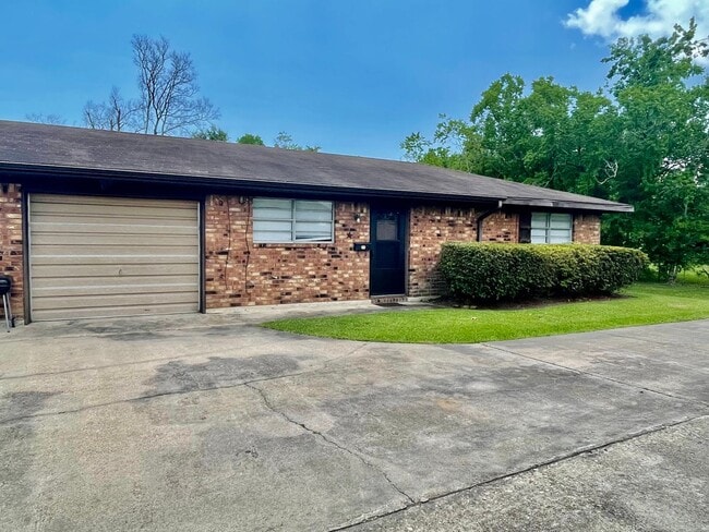 Building Photo - 2947 Ruby Dr