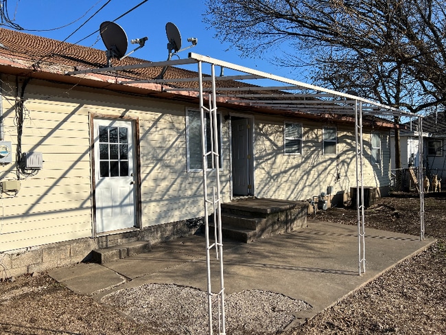 Building Photo - 2026 Colorado Ave