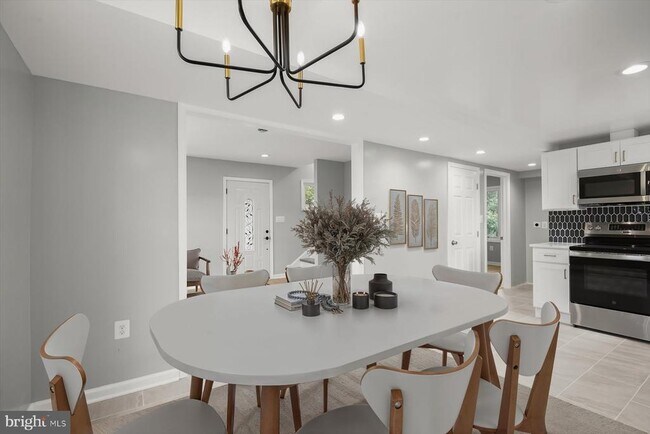 Photo - 2917 E Lee Ave