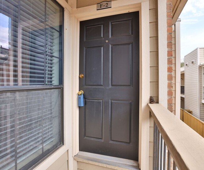 Photo - 2001 Bering Dr Unidad 2F