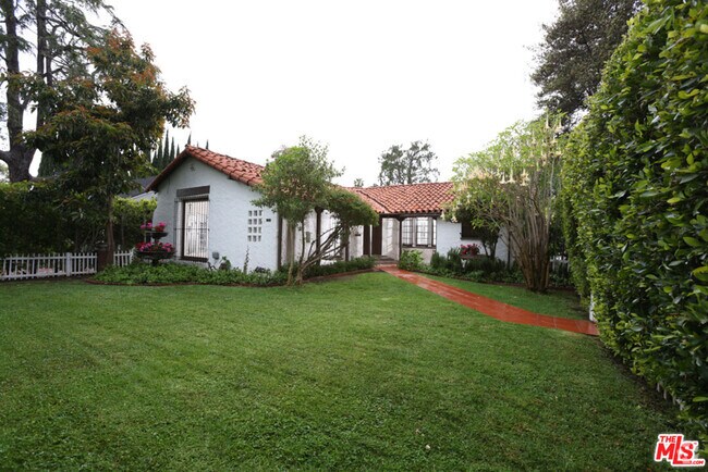 Building Photo - 755 N Crescent Heights Blvd Rental