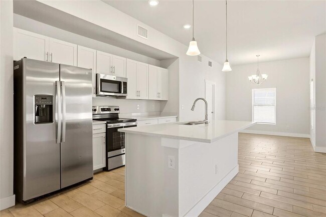 Photo - 870 Columbia St