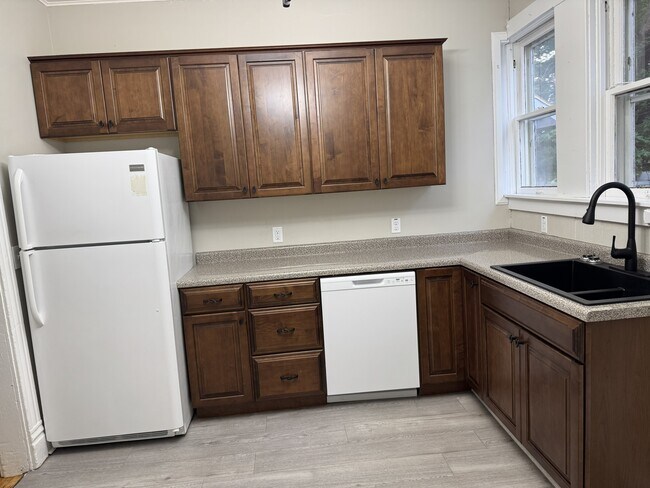 415 W Grand Ave