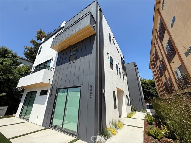 Building Photo - 5044 Laurel Canyon Blvd Rental