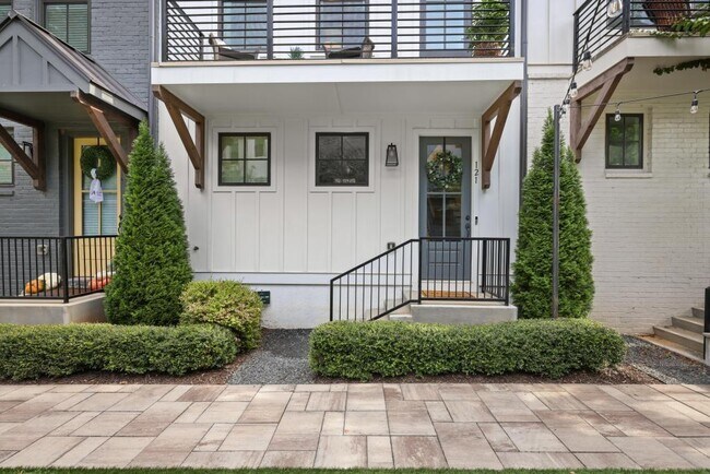 Photo - 121 Chestnut Cir