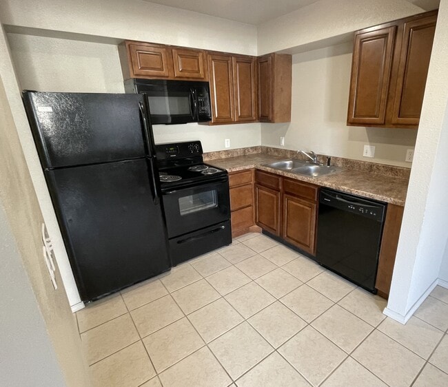 Photo - 2940 McClelland Blvd Unidad 2942