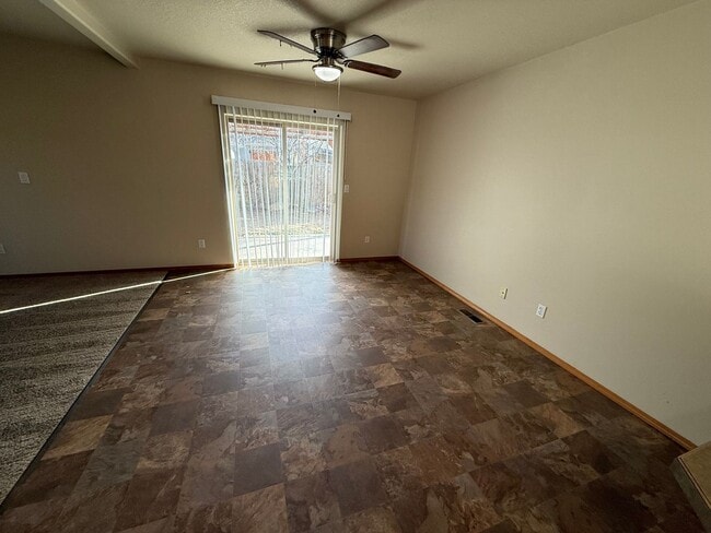 Photo - SE 4 Bdrm, 3 bath, New Flooring Throughout, Gas Heat/Fireplace, Double Garage