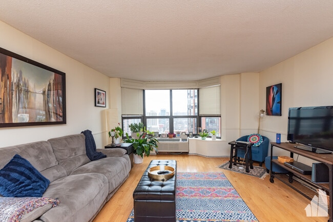 Photo - 899 S Plymouth Ct