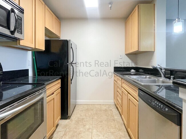 Photo - 6400 Christie Ave