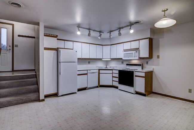 Photo - 1050 W Hamilton Ave Unit #2