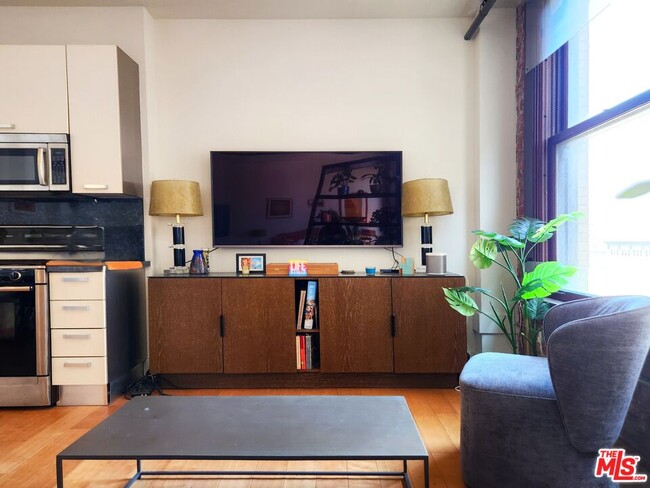 460 S Spring St Unit 908