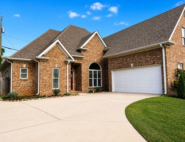 Photo - Size and Space in Beautiful Bluff Park
