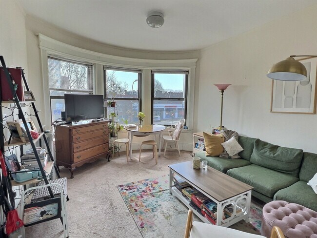 Building Photo - 1382 Beacon St Unit 7 Rental