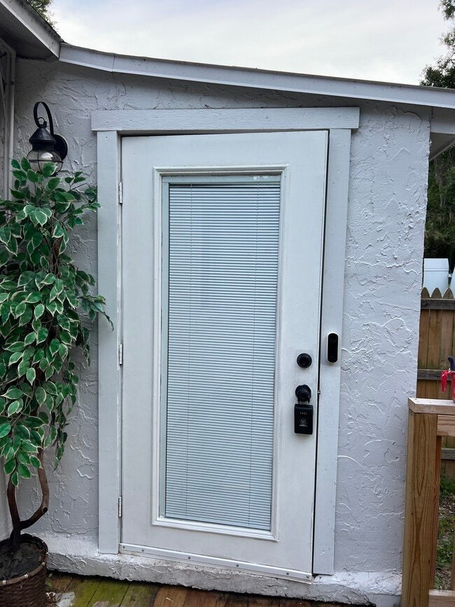 Photo - 1550 Robin St