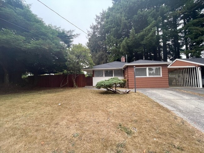 Building Photo - Charming Pet Friendly, 3-Bedroom 1-Bath, p... Rental