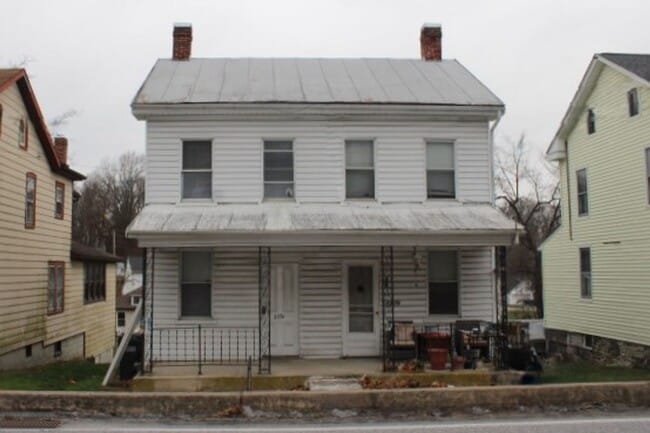 Building Photo - Comfortable 2-Bedroom Duplex