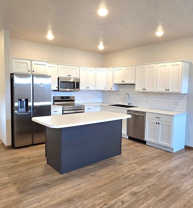 Bright beautiful kitchen - 6125 S Alki Pl Rental