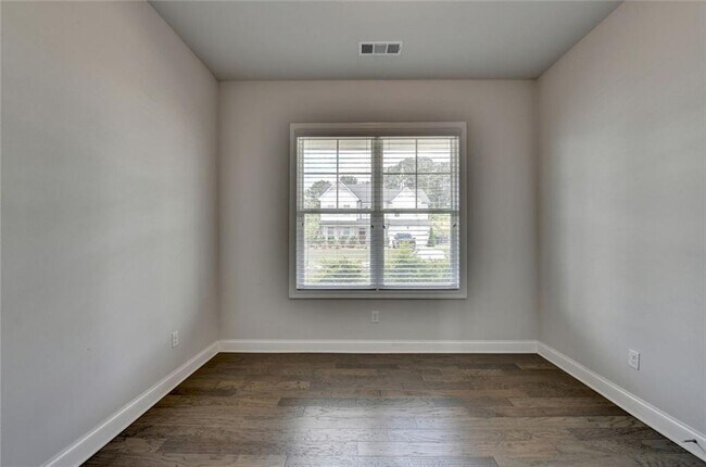 Photo - 3695 Andover St