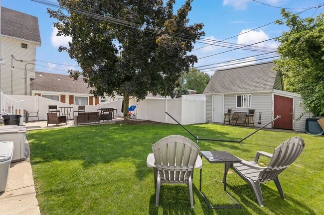 Photo - 616 Hevey St