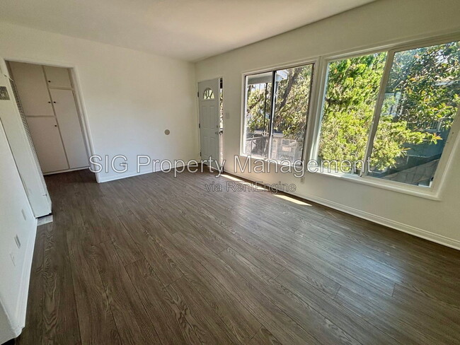 Building Photo - 13226 Maclay St Unit 5