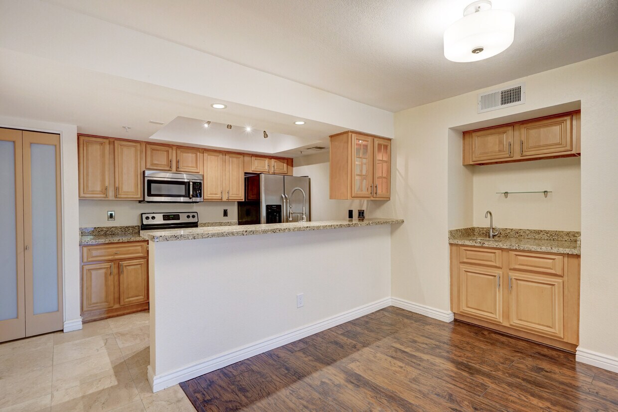 Kitchen and Wet Bar - 7777 E Main St (Scottsdale, AZ)