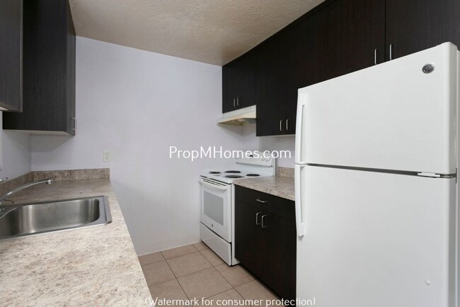 Photo - Updated NE Portland Glenfair Two Bedroom A... Unit 15535 NE Glisan Street  - #2