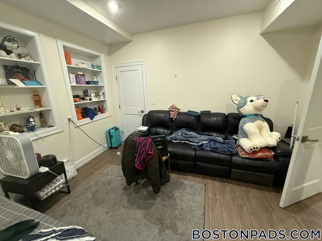 Building Photo - 1616 Beacon St Rental