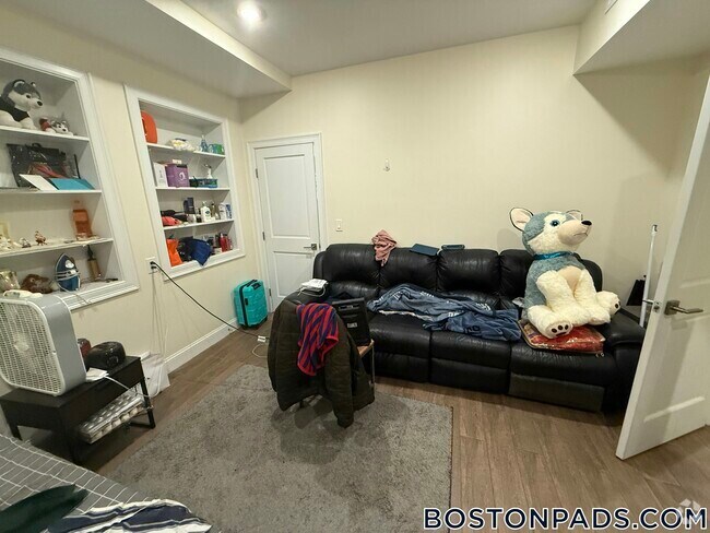 Building Photo - 1616 Beacon St Rental