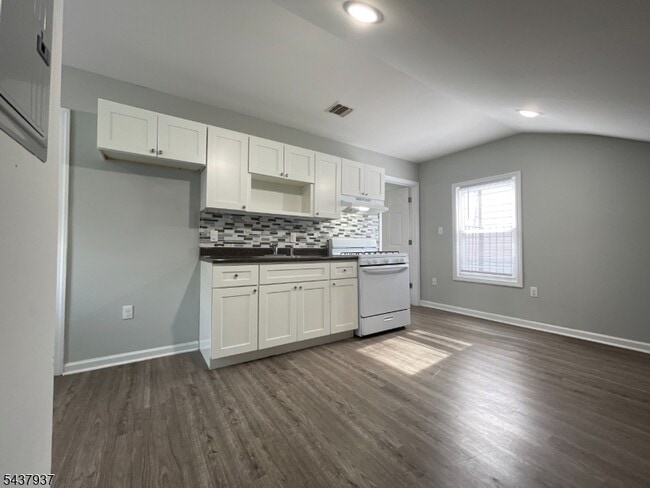 Photo - 37 12th Ave