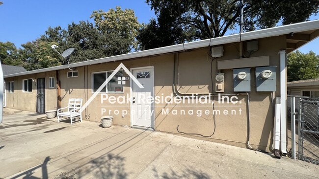 Building Photo - Carmichael 2bd/1ba Duplex near Manzanita & Auburn Blvd