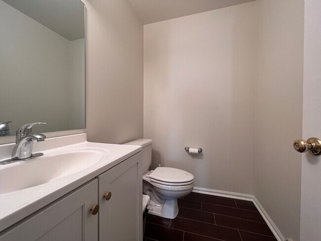 Photo - 240 Newberry Ln