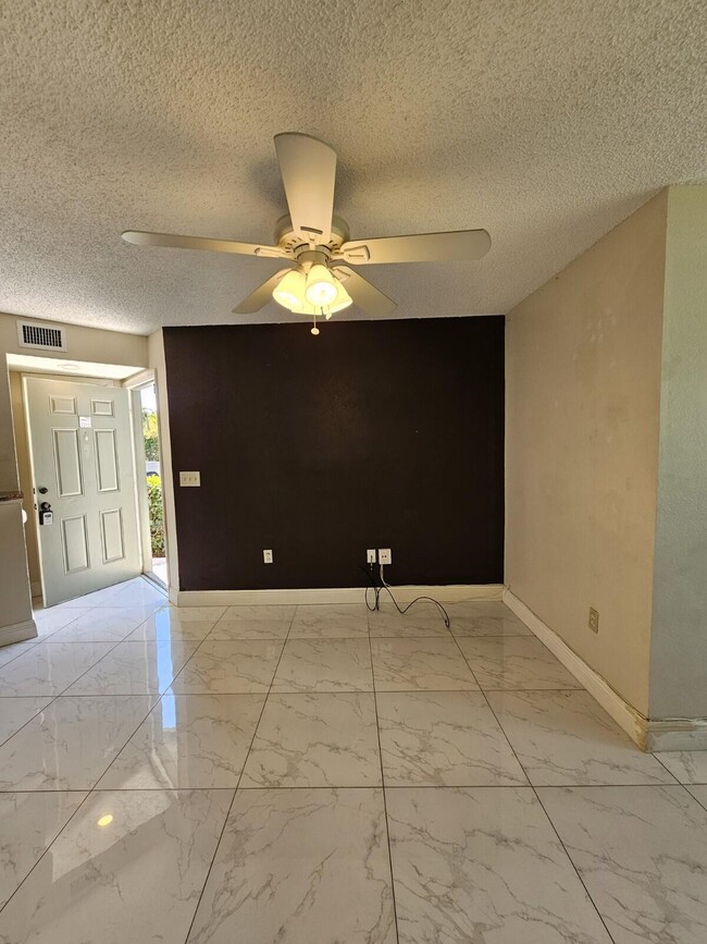 Photo - 1401 Village Blvd Unidad 2212