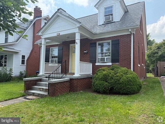 Building Photo - 814 Brompton St Rental