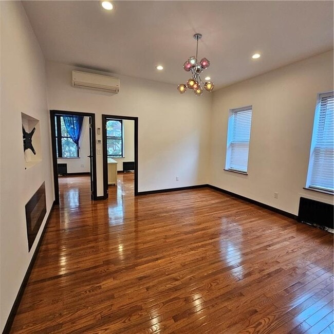 Building Photo - 1535 E 31st St