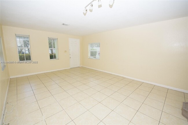 Photo - 174 NE 32nd Terrace