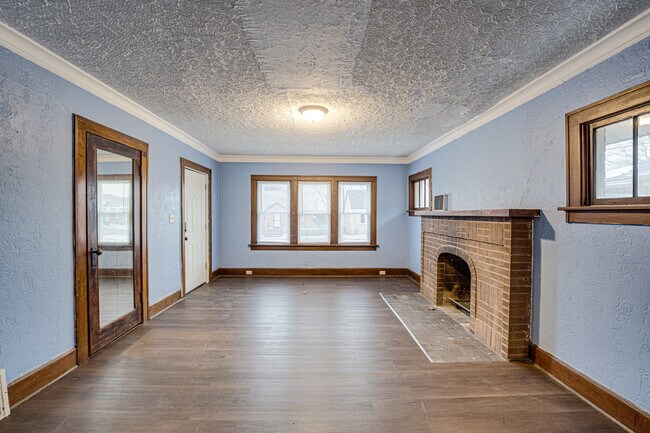 2403 Elm St