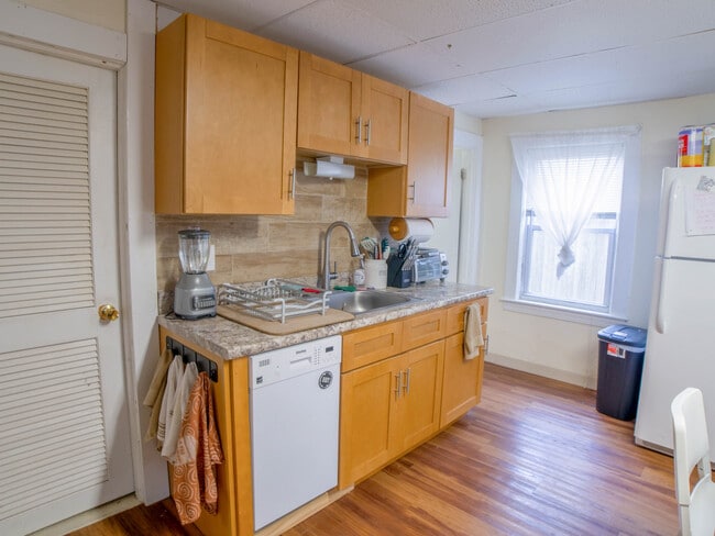 80-82 Gershom Ave