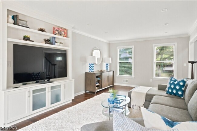 Photo - 169 Broad St
