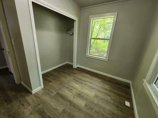 Photo - 1005 W St Louis St