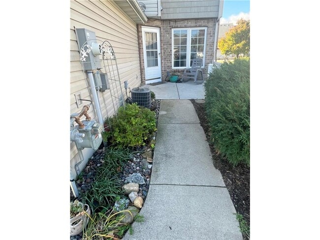 Photo - 1572 Peitz Ave