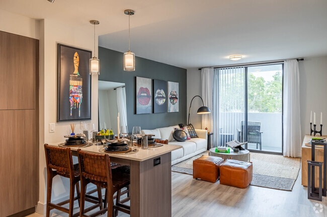 1 BR, 1 BA - 765SF