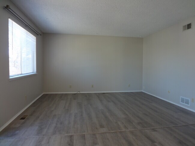 Photo - 9005 E Lehigh Ave