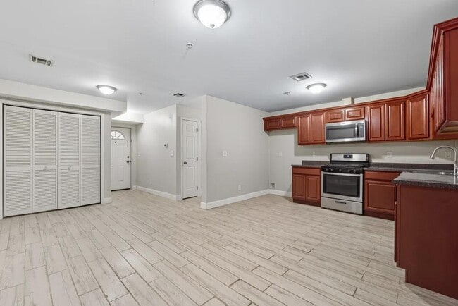 Building Photo - 270 S 20th St Unit #1 Rental