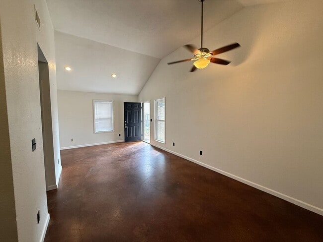 Photo - 636 W Oak Ave Unit B